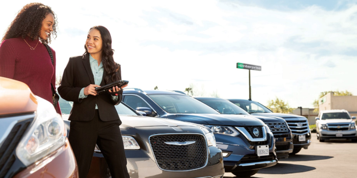 Why Should You Rent a Car in Deira?